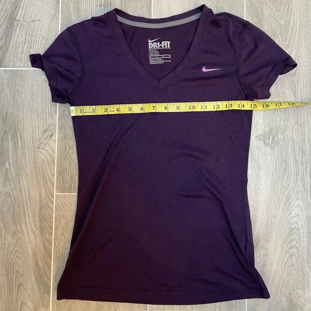 Nike Women’s Purple Dri-FIT V-Neck Athletic T-Shirt XS